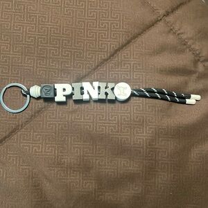 VS PINK BUNGEE KEYCHAIN.